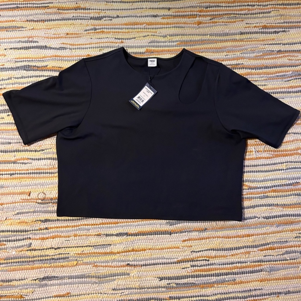 NEW Smash & Tess 4x black cold hearted short sleeve cropped top